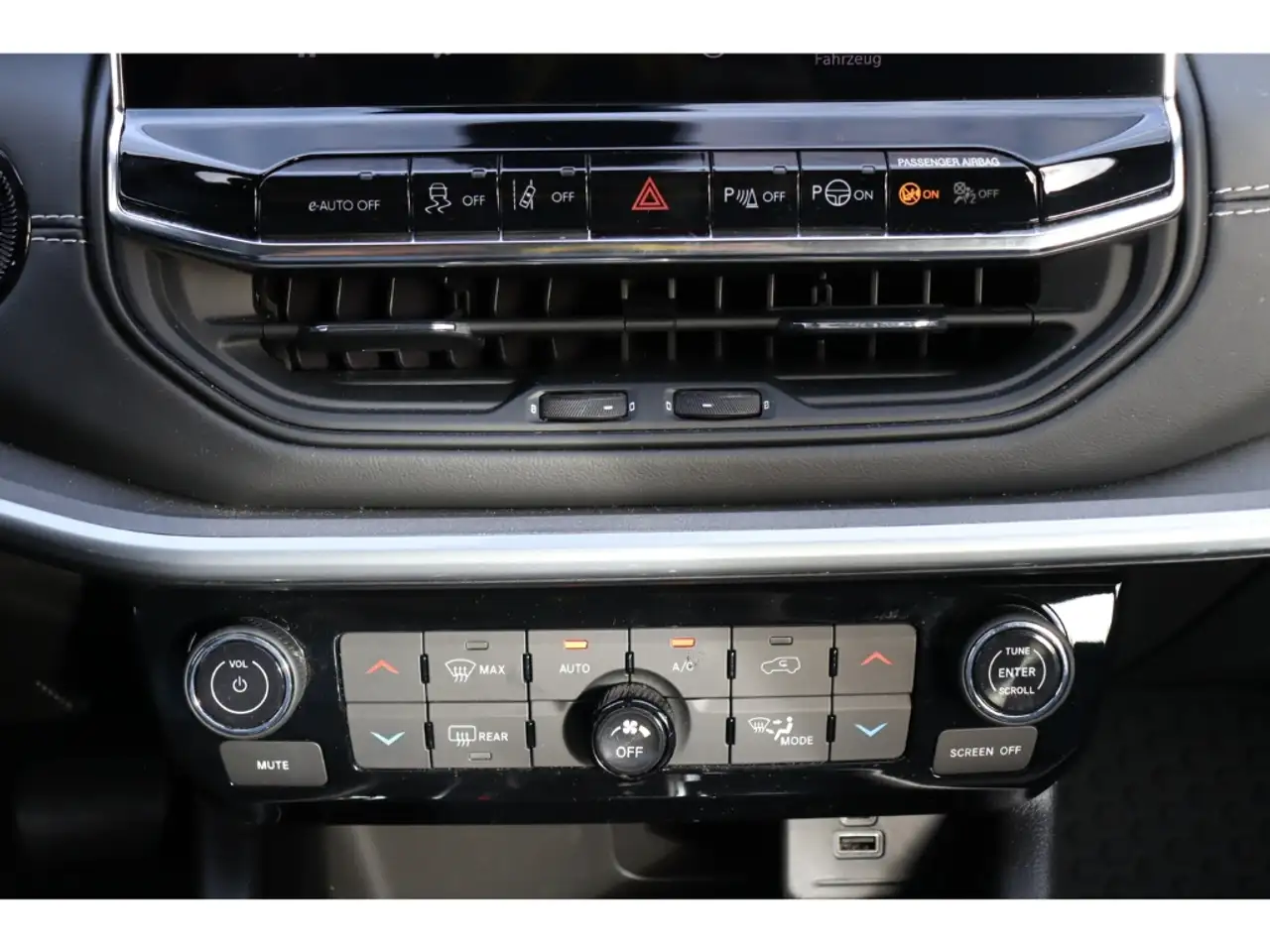 Jeep Compass ALTITUDE e-HYBRID 1.5l 130PS AT SICHERHEIT WINTER 26