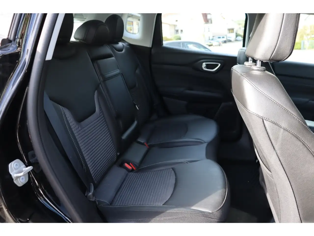 Jeep Compass ALTITUDE e-HYBRID 1.5l 130PS AT SICHERHEIT WINTER 13