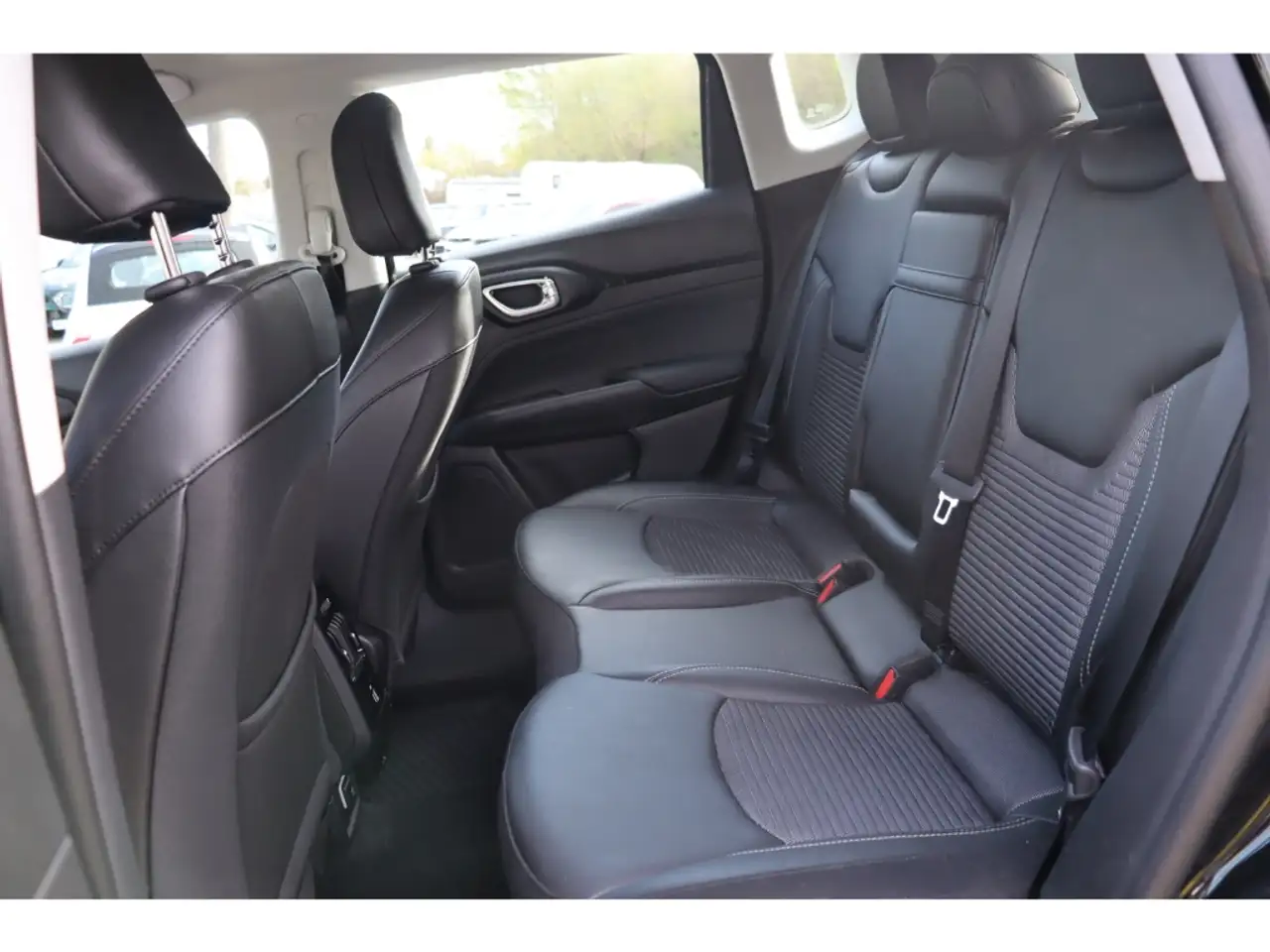 Jeep Compass ALTITUDE e-HYBRID 1.5l 130PS AT SICHERHEIT WINTER 11