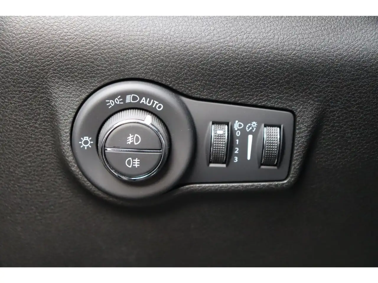 Jeep Compass ALTITUDE e-HYBRID 1.5l 130PS AT SICHERHEIT WINTER 16