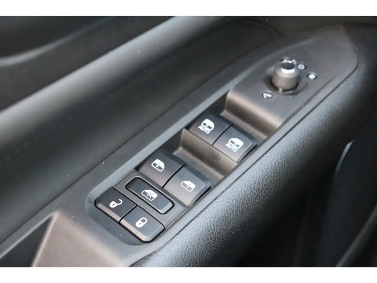 Jeep Compass ALTITUDE e-HYBRID 1.5l 130PS AT SICHERHEIT WINTER 15