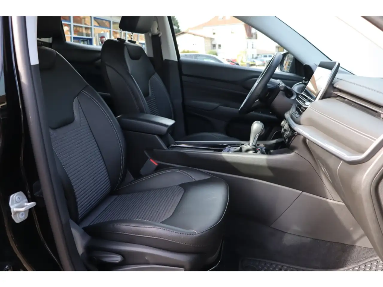 Jeep Compass ALTITUDE e-HYBRID 1.5l 130PS AT SICHERHEIT WINTER 12