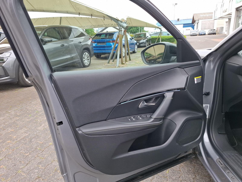 Peugeot e-2008 GT , Standort Geldern — photo 8