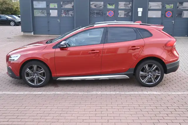 Volvo V40 T3 1.5 Cross Country Pro*PANO*Leder*RFK*ACC*
