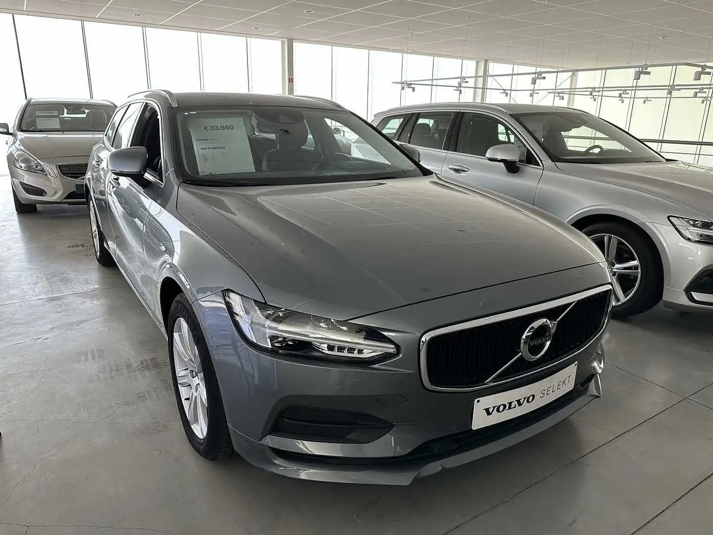 Volvo V90 Momentum D3 Gris - 2