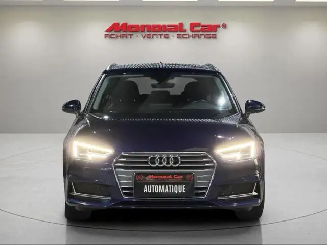 Audi A4 Avant view 3