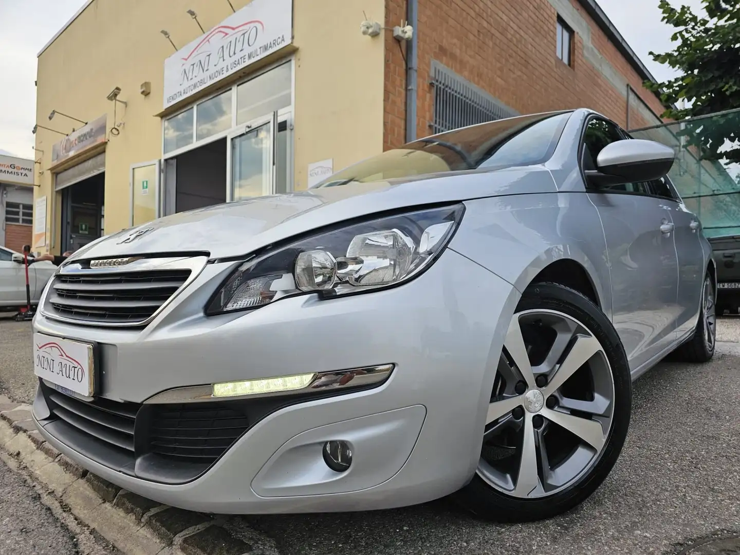 Peugeot 308 1.6 E-Hdi 115cv Business*Navi*Pdc*17*Euro5* Grey - 1
