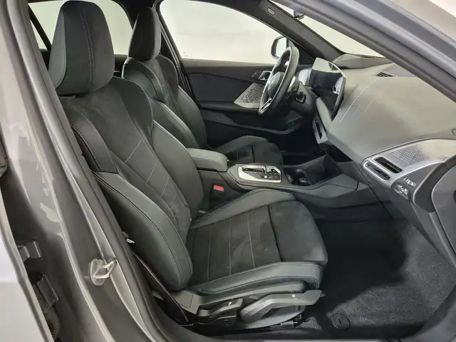 BMW 1 Series view 10