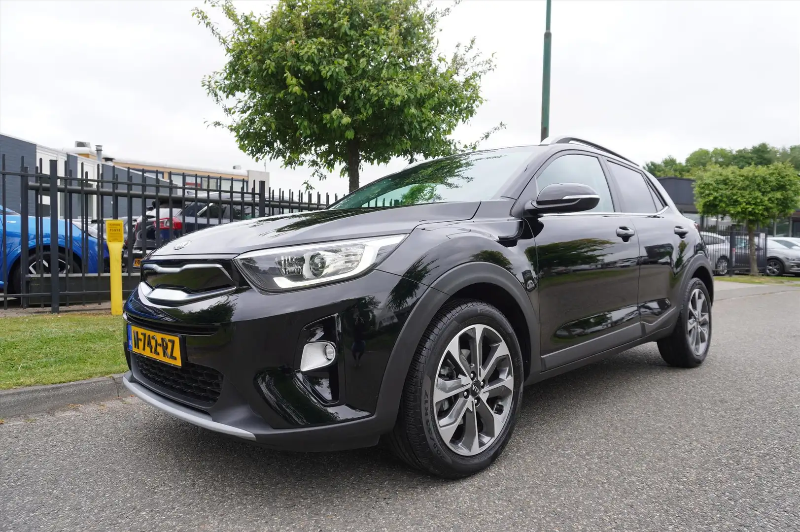 Kia Stonic 1.4 Automaat 100pk DynamicLine Clima Navi 1 Eigena Negro - 1
