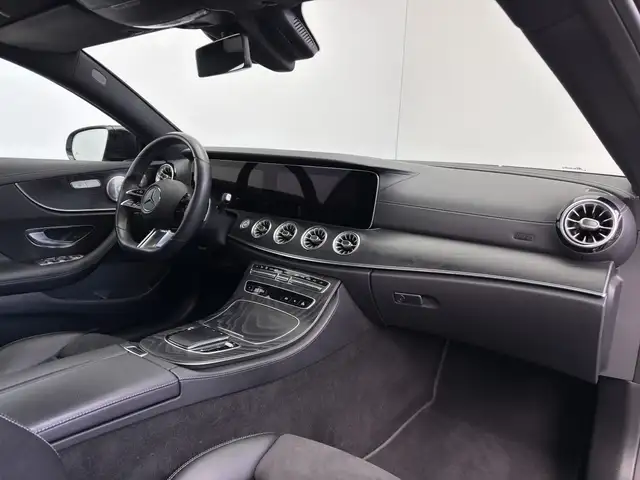 Mercedes-Benz 220 view 13
