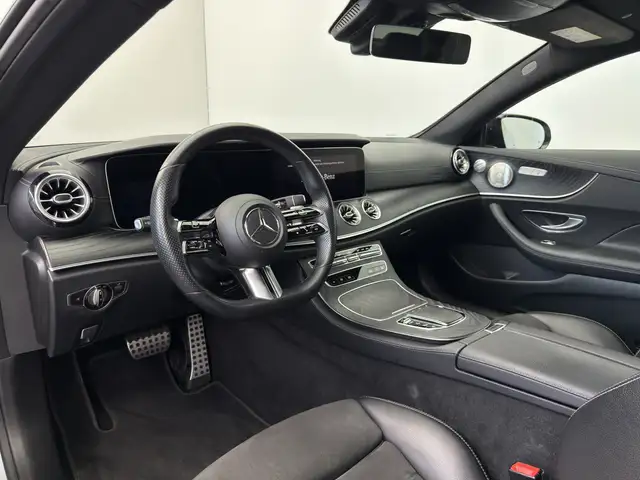 Mercedes-Benz 220 view 7