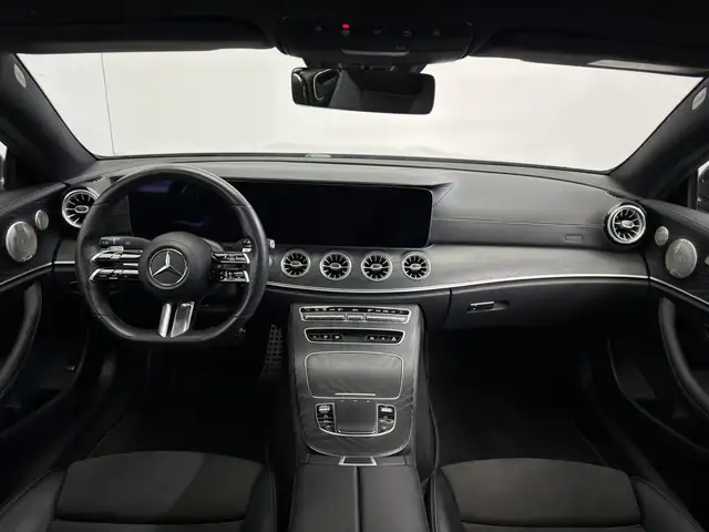 Mercedes-Benz 220 view 10