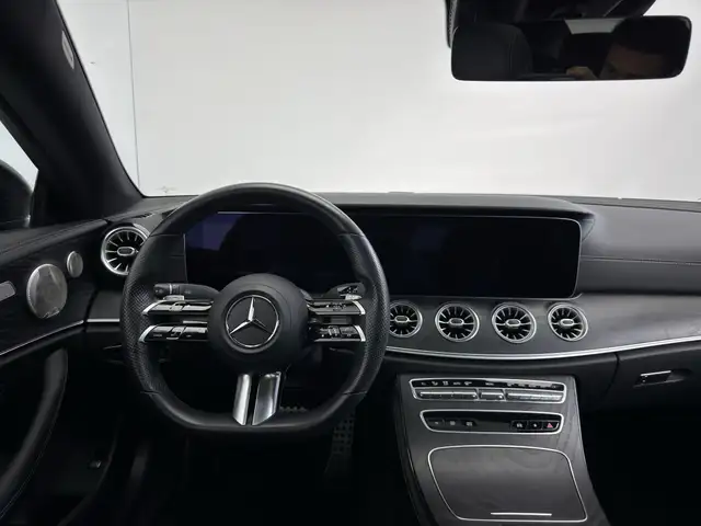 Mercedes-Benz 220 view 11