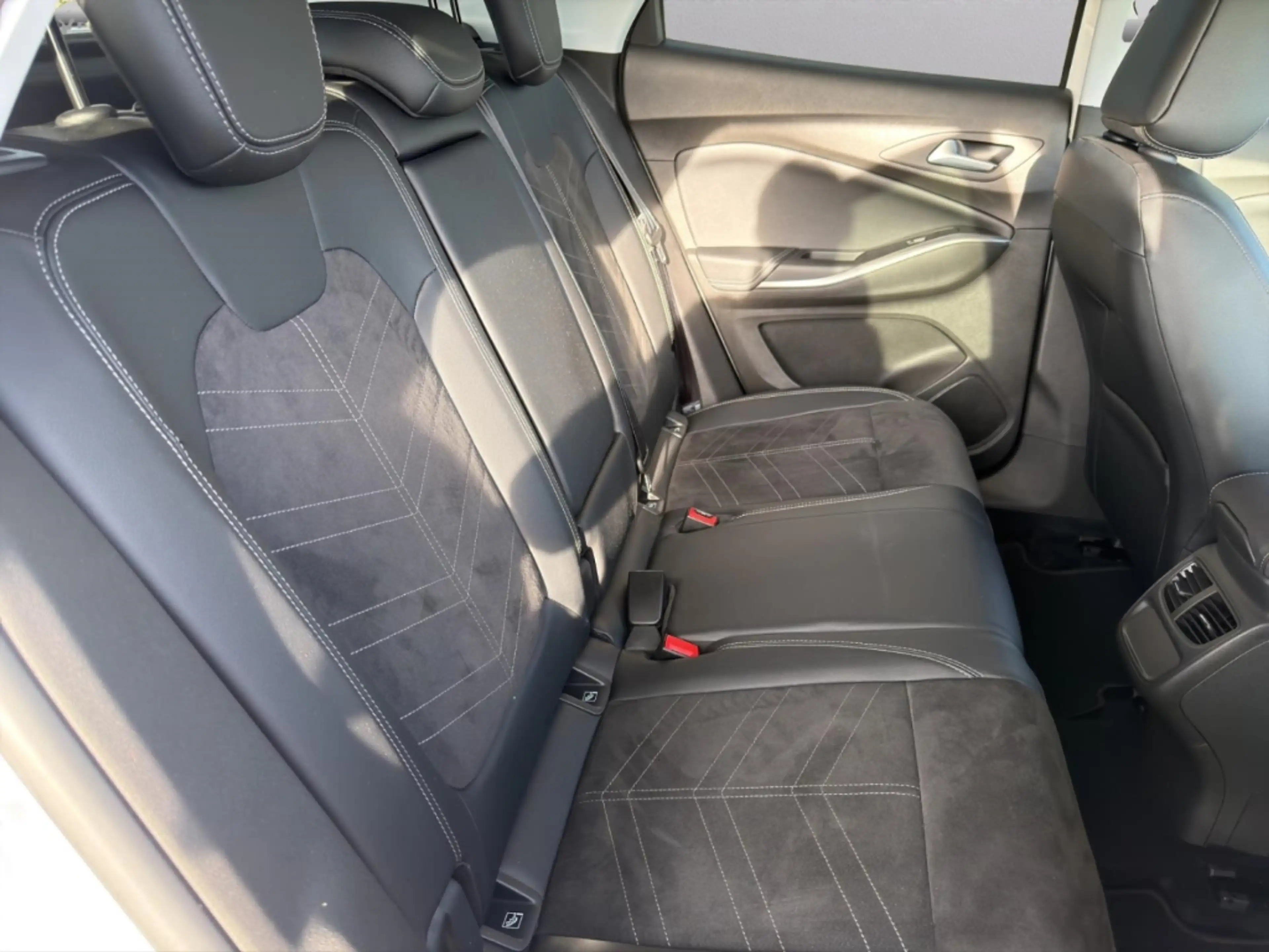 Opel Grandland 1.2 Mild-Hybrid Ultimate AHK-abnehmbar El. Heckkla — photo 9