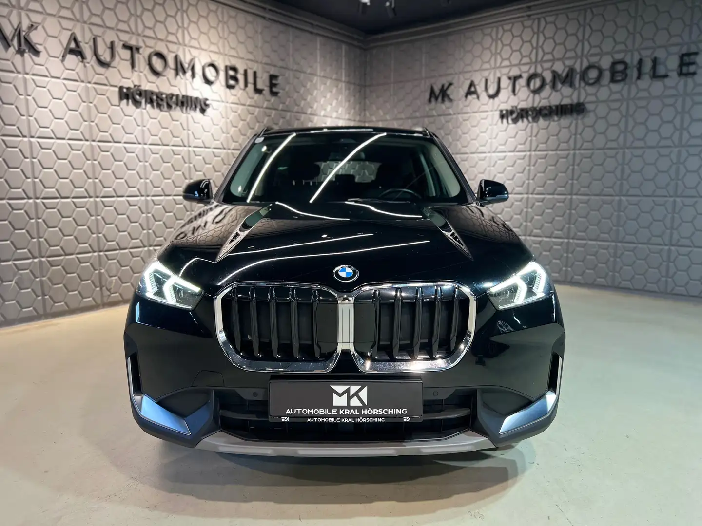 BMW X1 sDrive 18d*RFK*AHK*HI-FI*KEYLESS ENTRY/GO*NAVI* Schwarz - 2