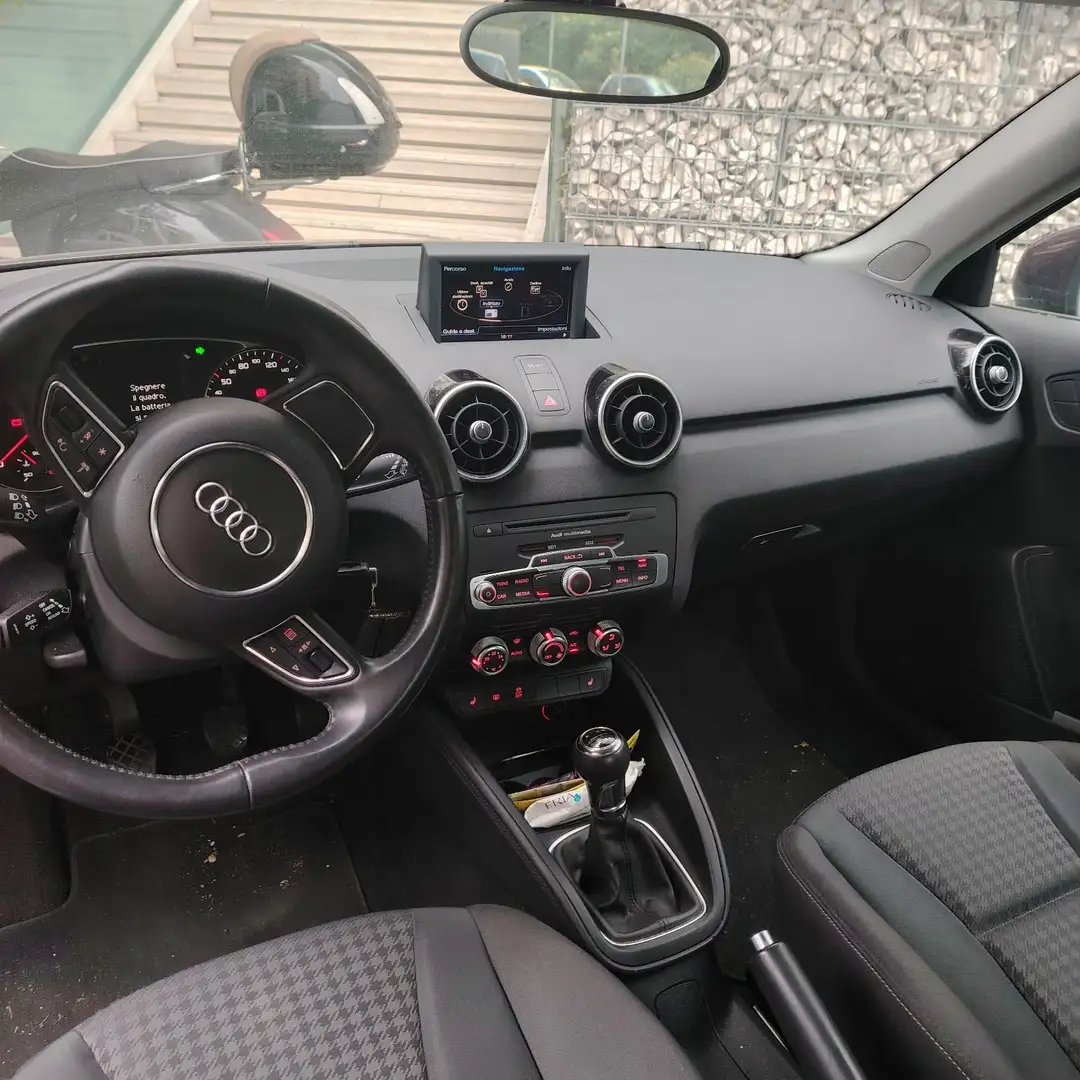 Audi A1 A1 I 2010 3p 1.6 tdi Ambition c/clima 90cv Rosso - 2