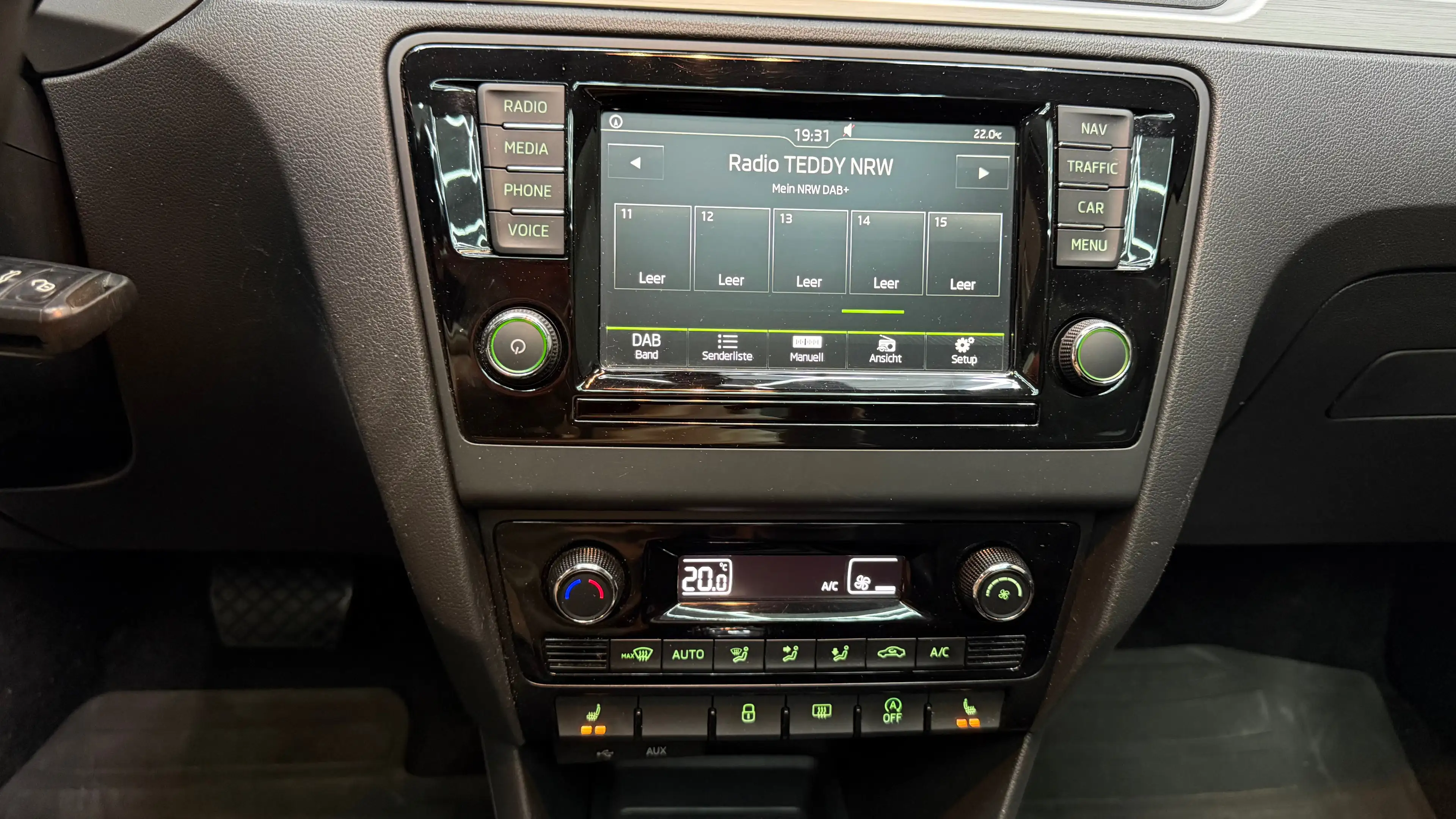 Skoda Rapid/Spaceback Active 1.4 TDI DSG Pano, Xenon, PDC, TÜV NEU! — photo 9