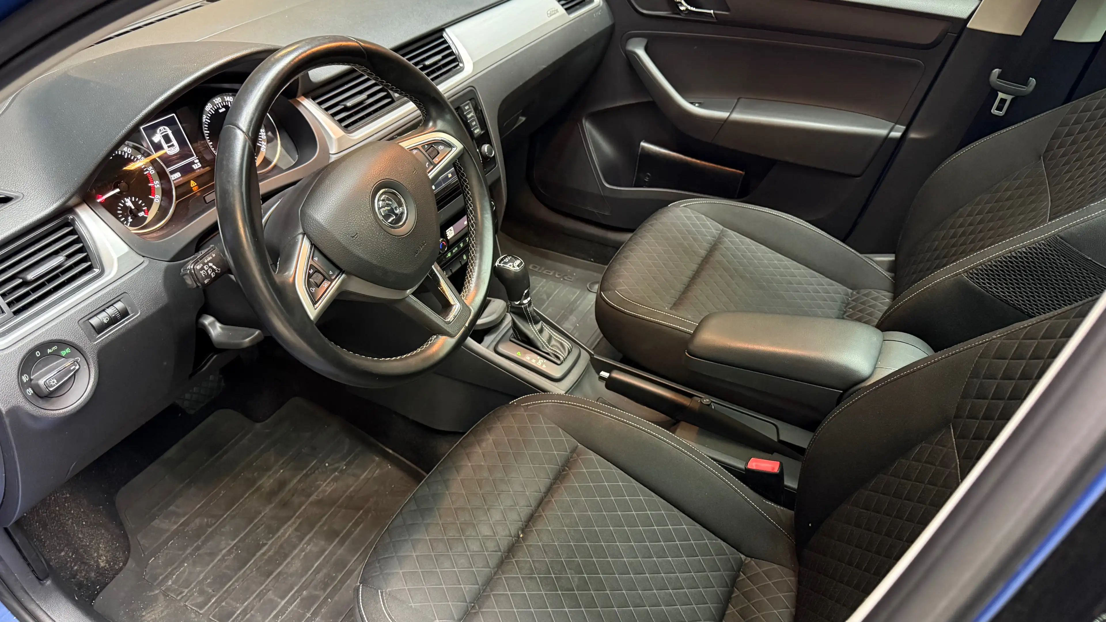 Skoda Rapid/Spaceback Active 1.4 TDI DSG Pano, Xenon, PDC, TÜV NEU! — photo 6