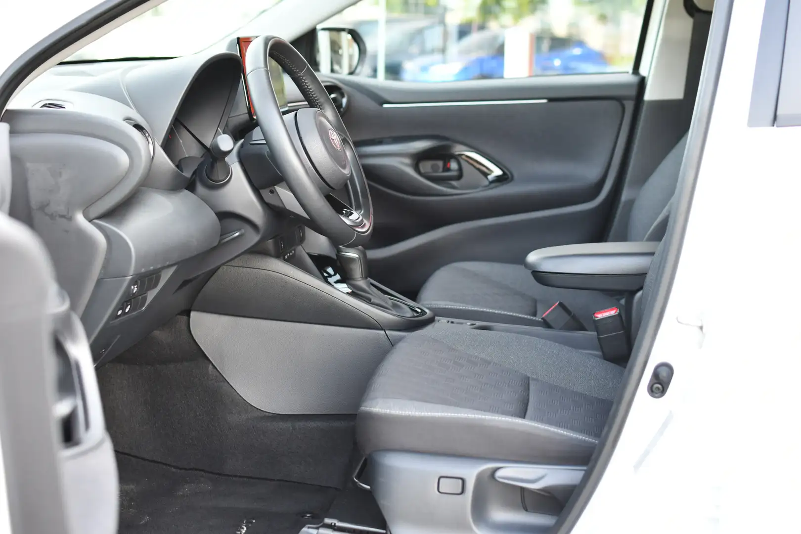 Toyota Yaris 1.5 Hybrid 115 First Edition Limited Automaat 116p Wit - 2
