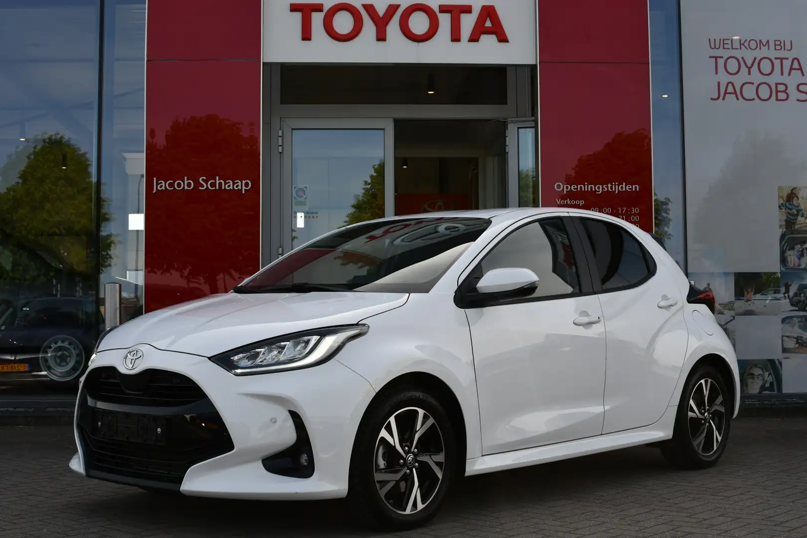 Toyota Yaris 1.5 Hybrid 115 First Edition Limited Automaat 116p Wit - 1
