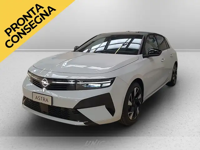 Opel Astra view 2