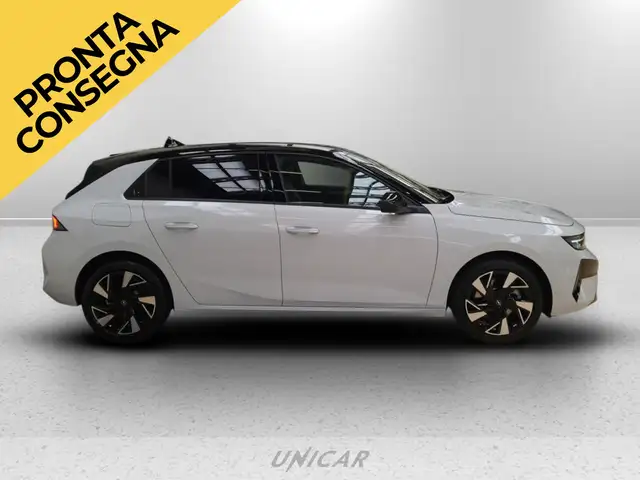 Opel Astra view 7