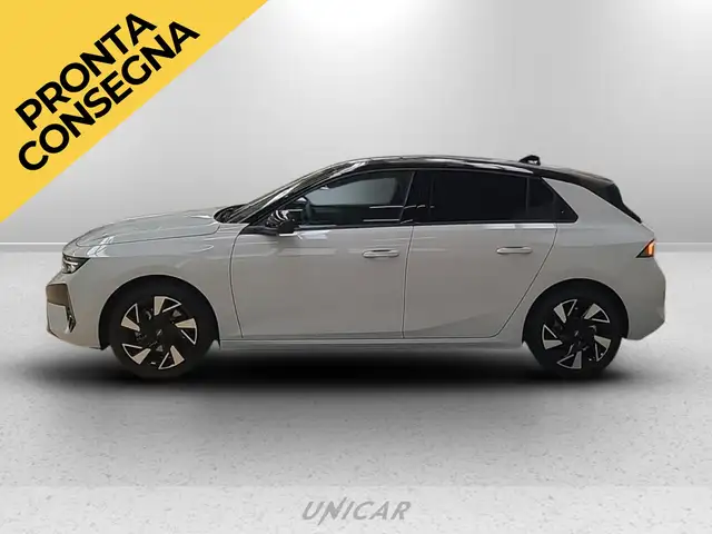 Opel Astra view 3
