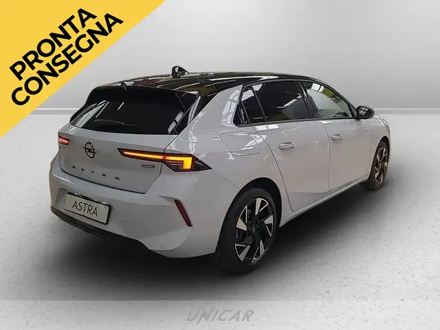 Opel Astra view 6