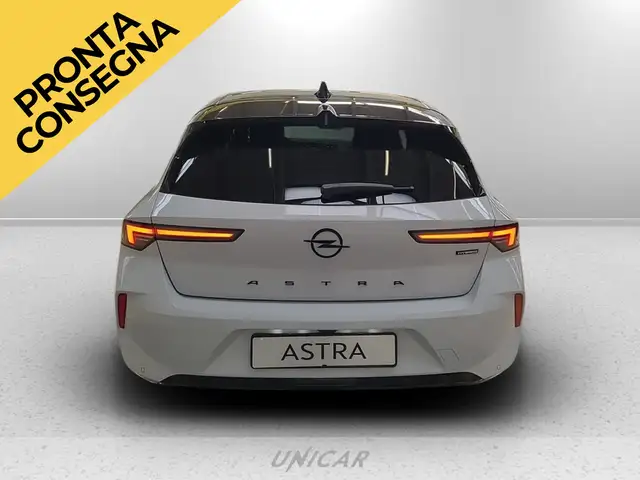 Opel Astra view 5