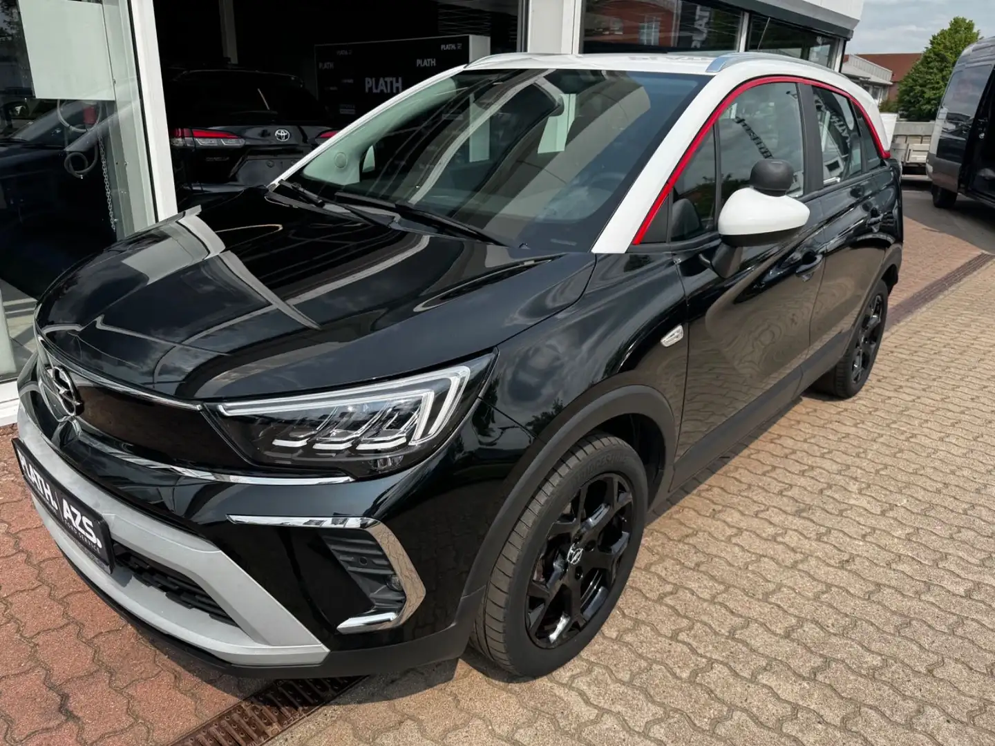 Opel Crossland X GS Line mit Navi Klimaautomatik Schwarz - 1