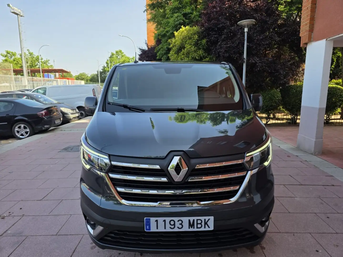 Renault Trafic 2.0dCi Energy Blue Equilibre Largo 110kW Gris - 2