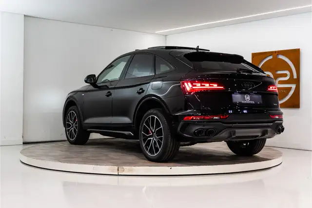 Audi Q5 view 3