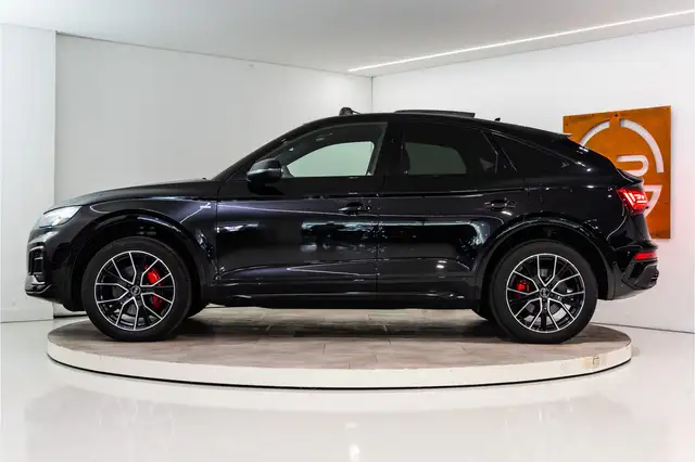 Audi Q5 view 2
