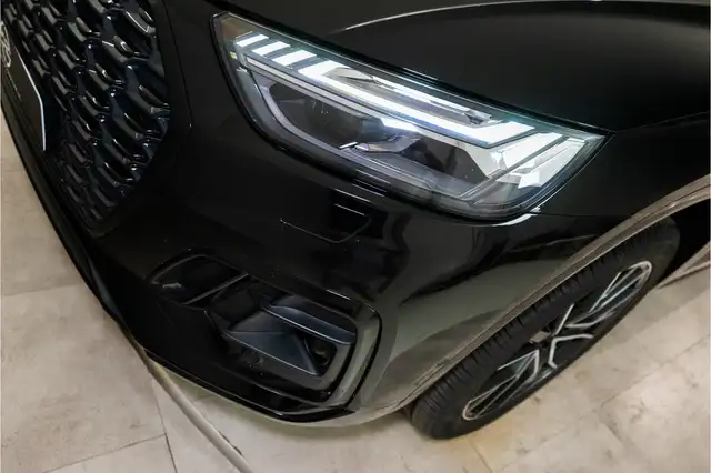 Audi Q5 view 12