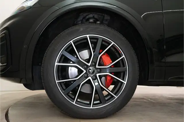 Audi Q5 view 14