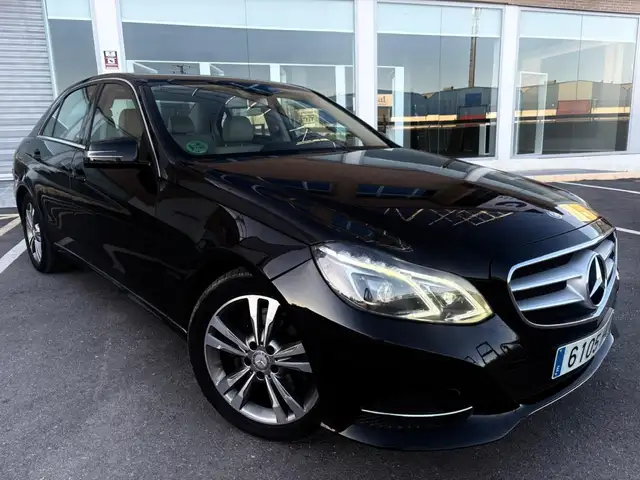 Mercedes-Benz E 300 BT 7G Plus