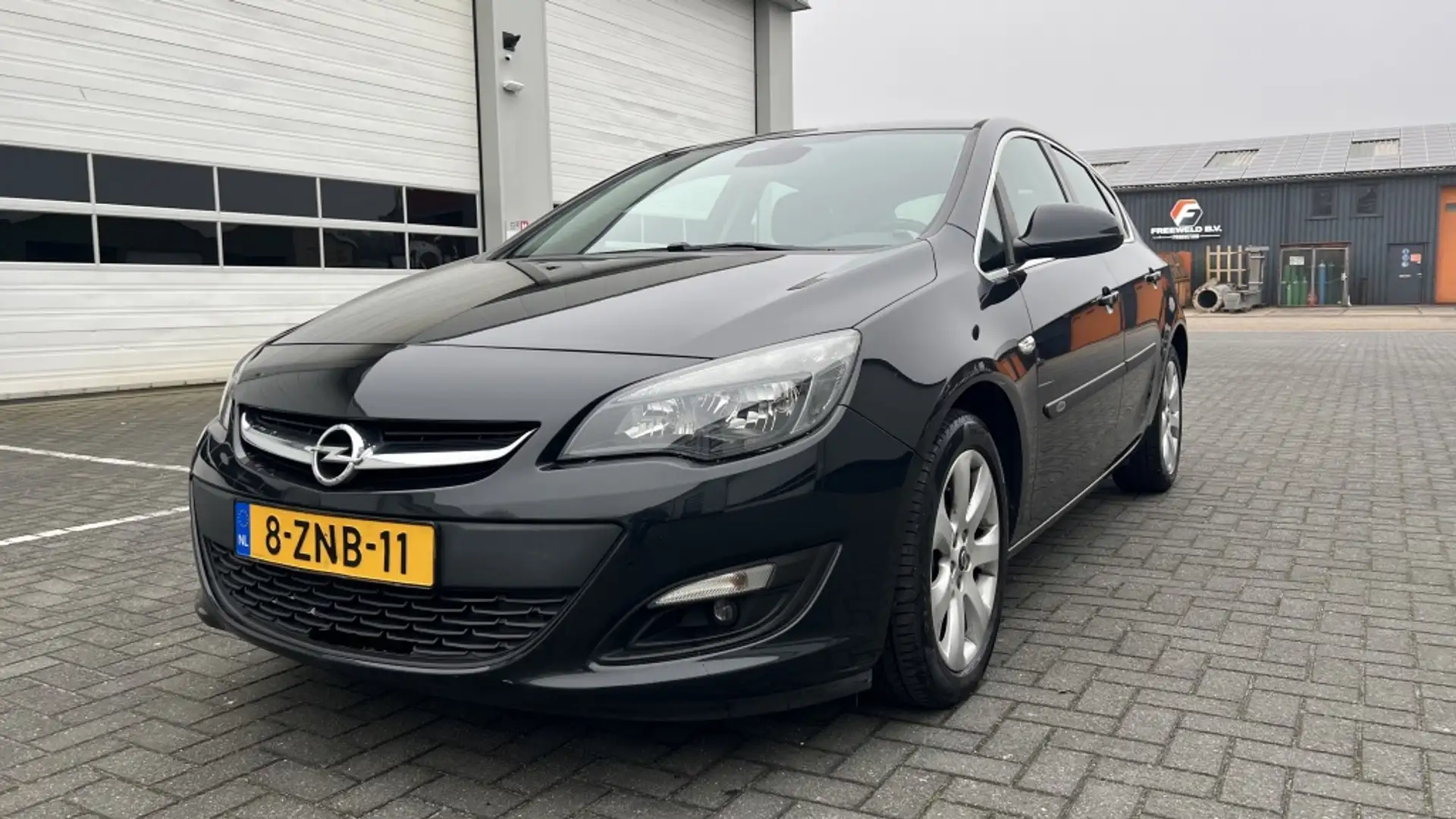 Opel Astra 1.4 Turbo Blitz Schwarz - 1
