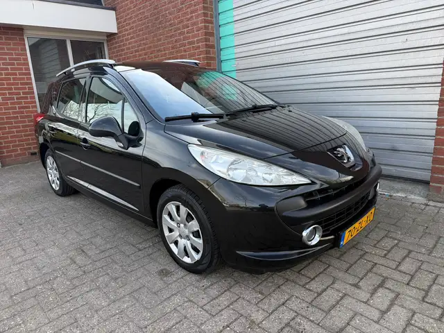 Peugeot 207 SW view 2