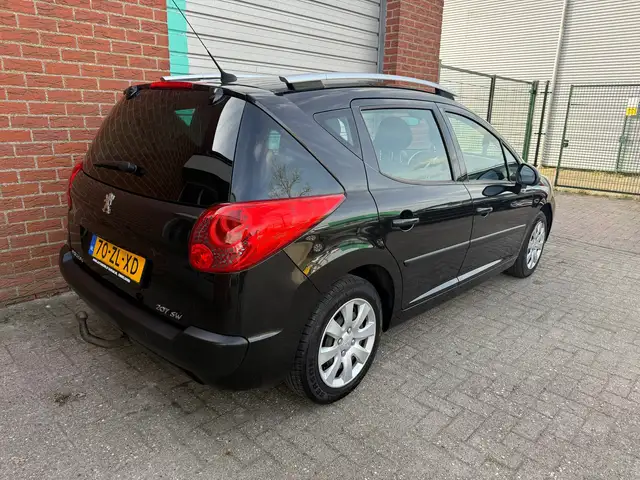 Peugeot 207 SW view 3