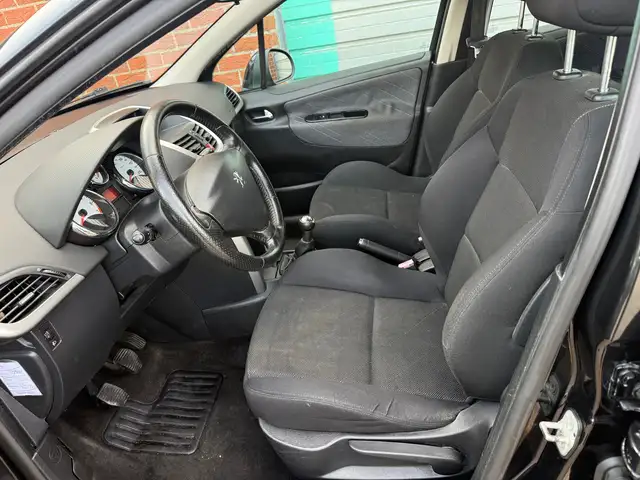 Peugeot 207 SW view 4