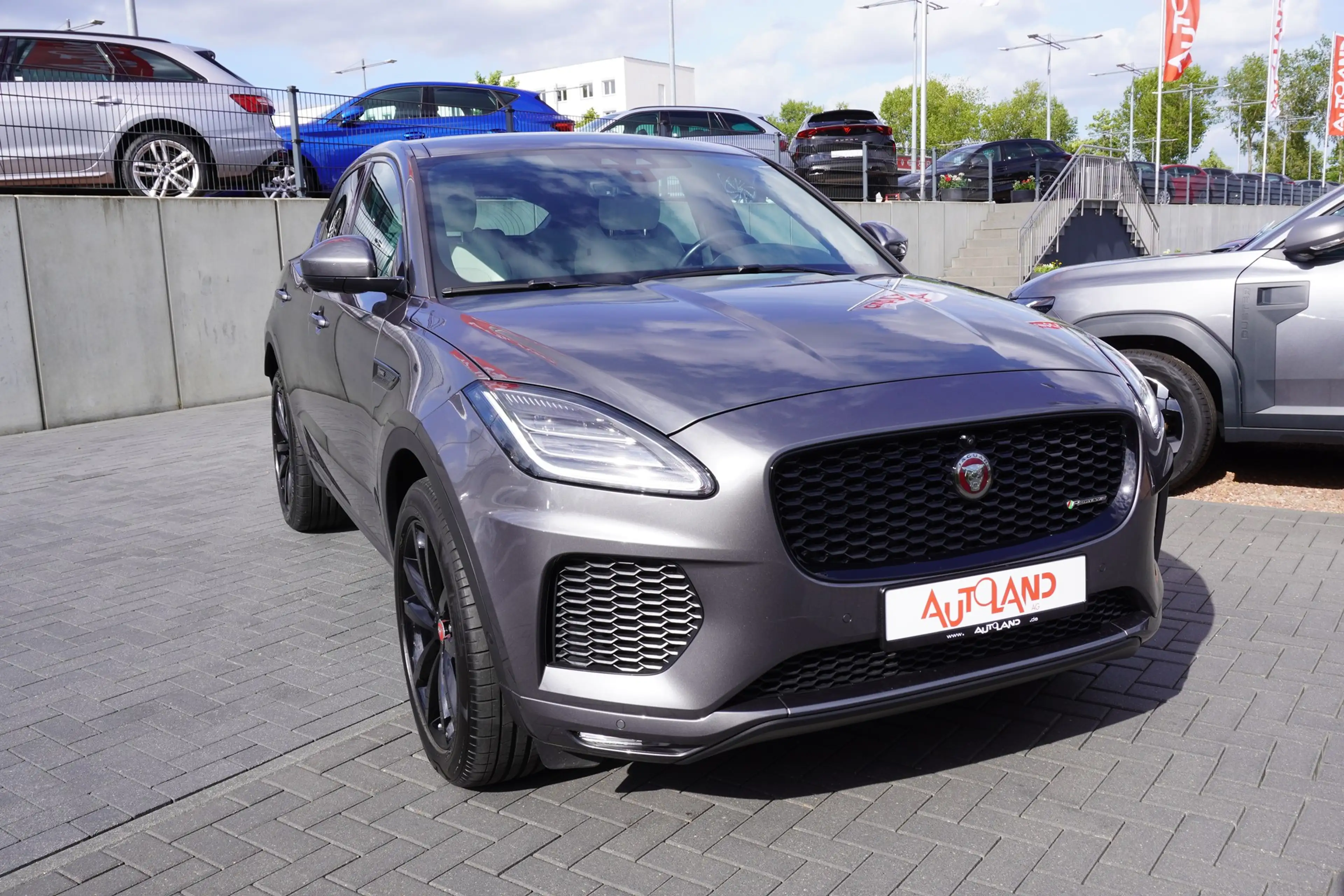 Jaguar E-Pace E-PACE P300 R-Dynamic AWD ACC Panorama 360° LED — photo 6