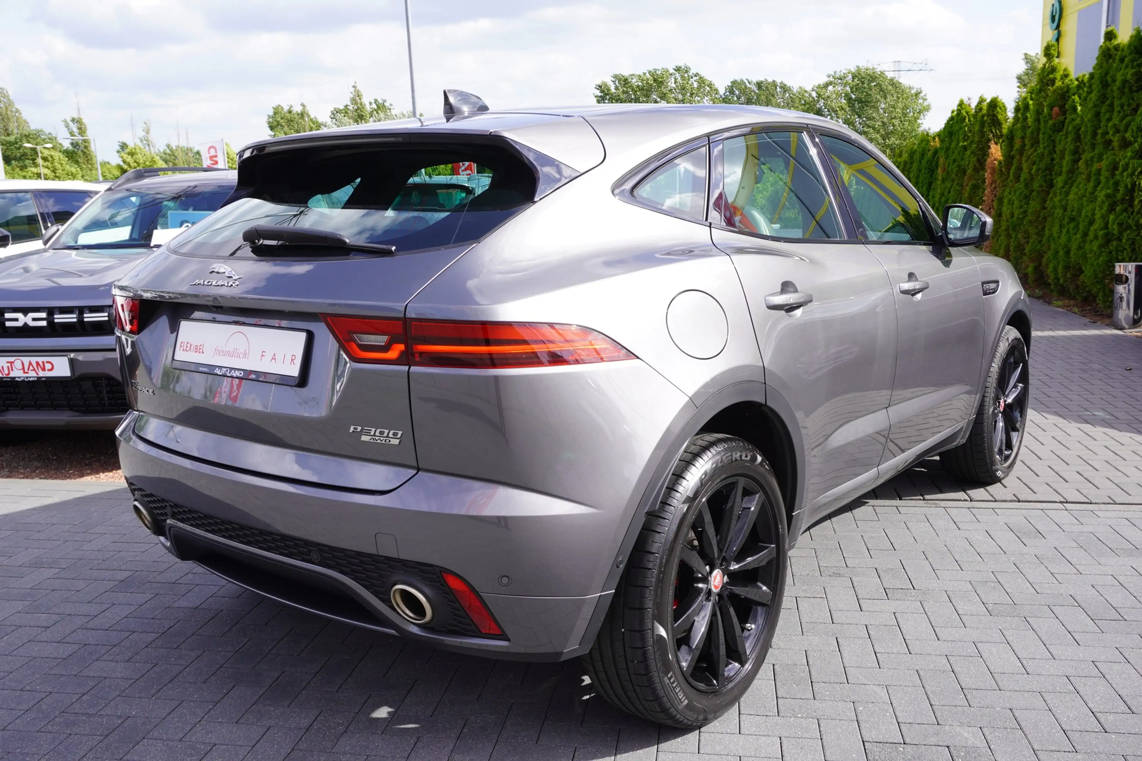 Jaguar E-Pace E-PACE P300 R-Dynamic AWD ACC Panorama 360° LED — photo 5