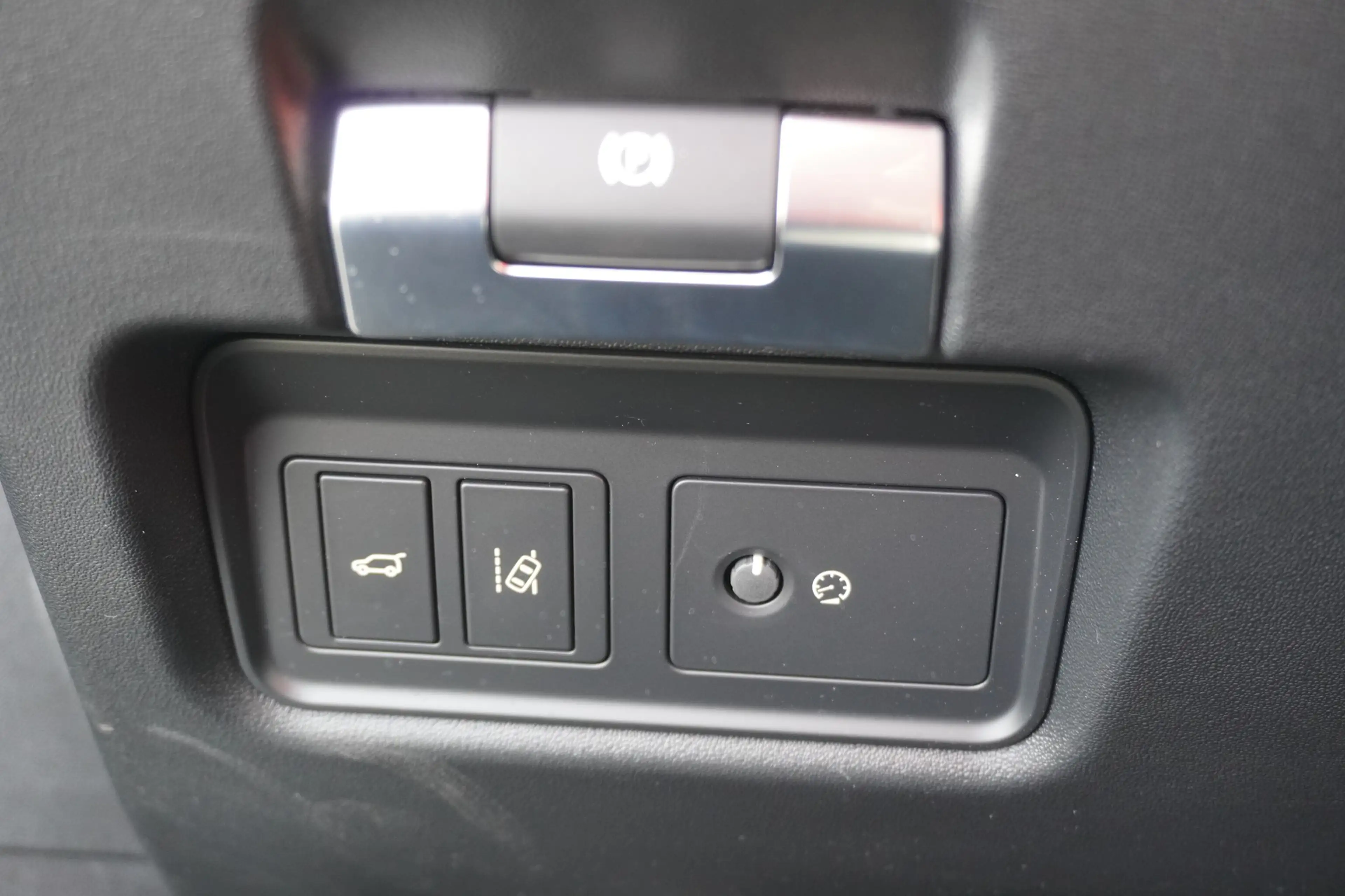 Jaguar E-Pace E-PACE P300 R-Dynamic AWD ACC Panorama 360° LED — photo 15
