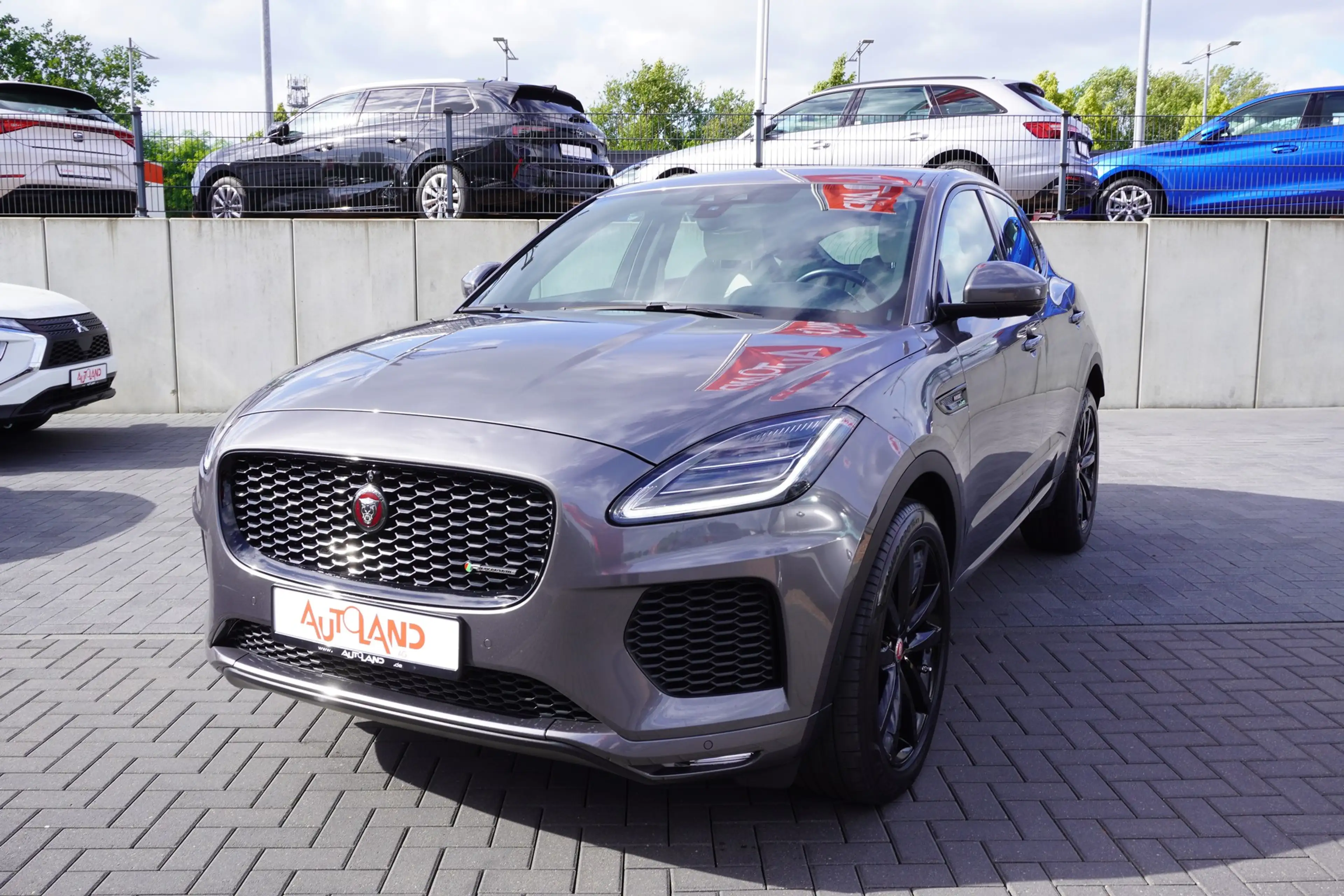 Jaguar E-Pace E-PACE P300 R-Dynamic AWD ACC Panorama 360° LED — photo 2