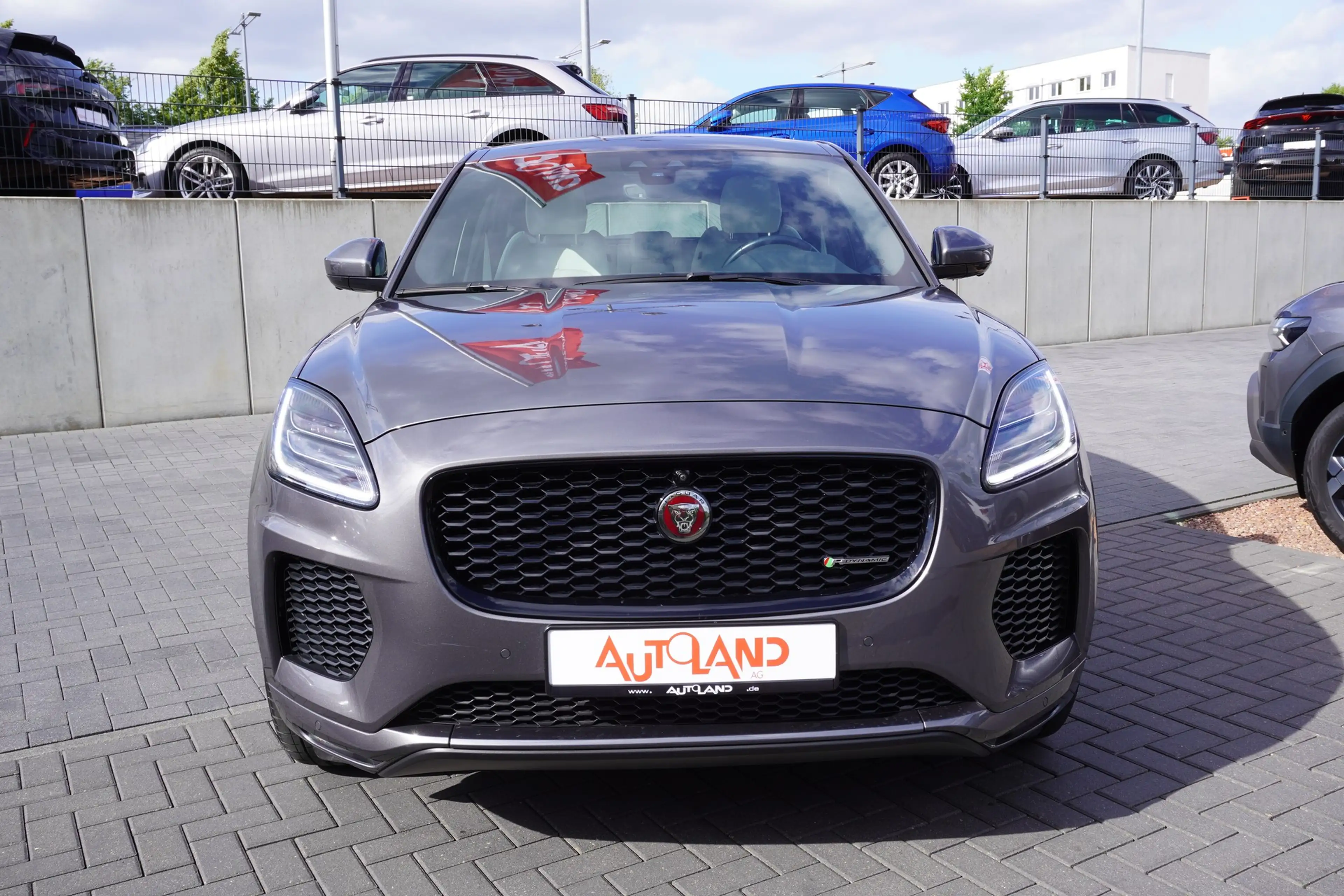 Jaguar E-Pace E-PACE P300 R-Dynamic AWD ACC Panorama 360° LED — photo 7
