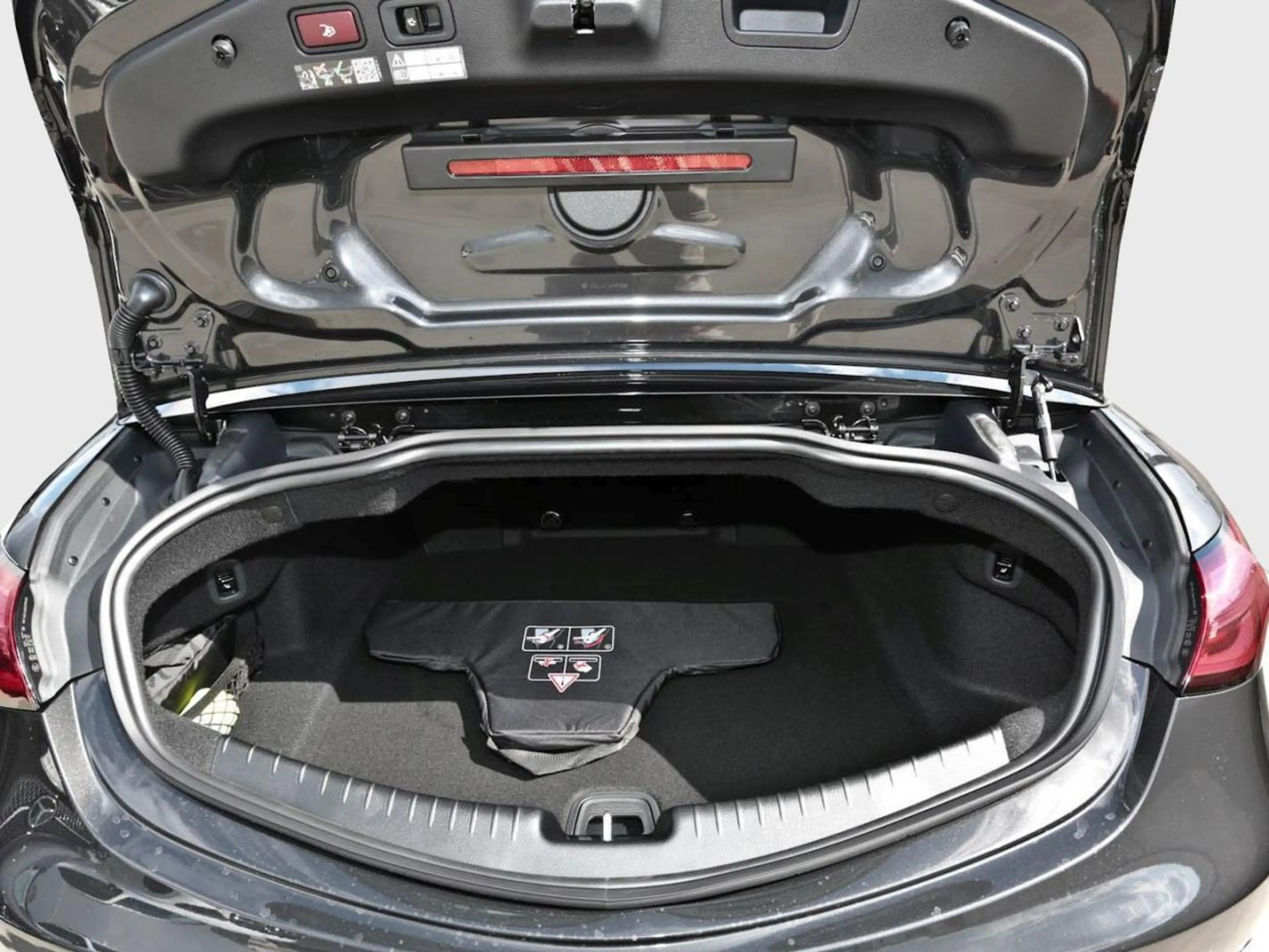Mercedes-Benz CLE 300 4MATIC Cabriolet AMG Night Distronic AHK — photo 6