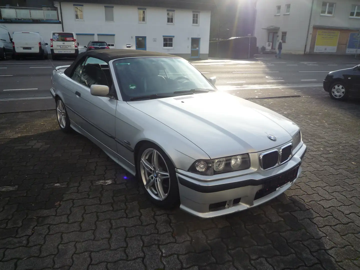BMW 318 3er 318i Cabrio  Exclusiv Edition Silber - 2