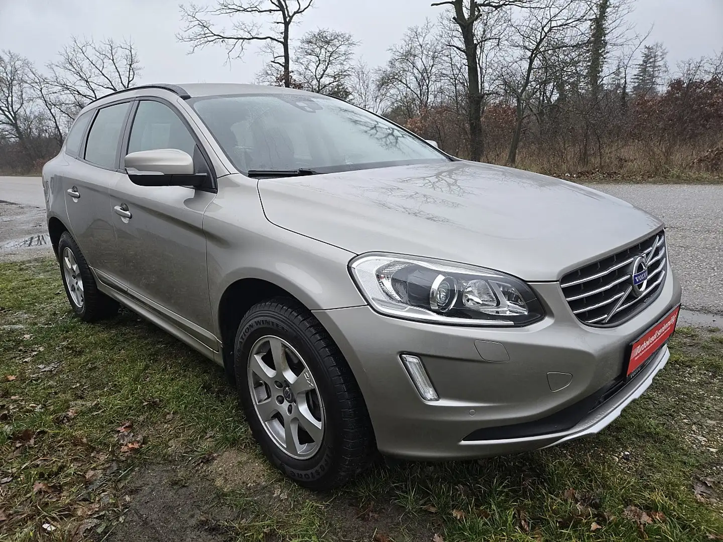Volvo XC60 D4 Kinetic Geartronic Grau - 1