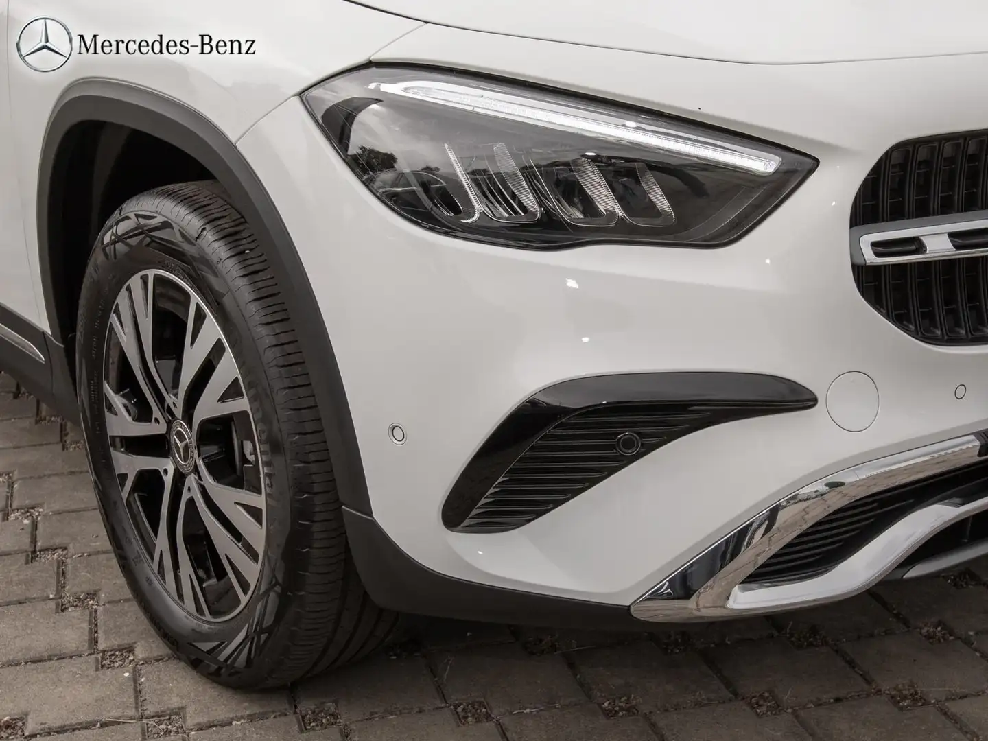 Mercedes-Benz GLA 200 d Progressive RüKam+LED+Tempomat+18 Weiß - 2