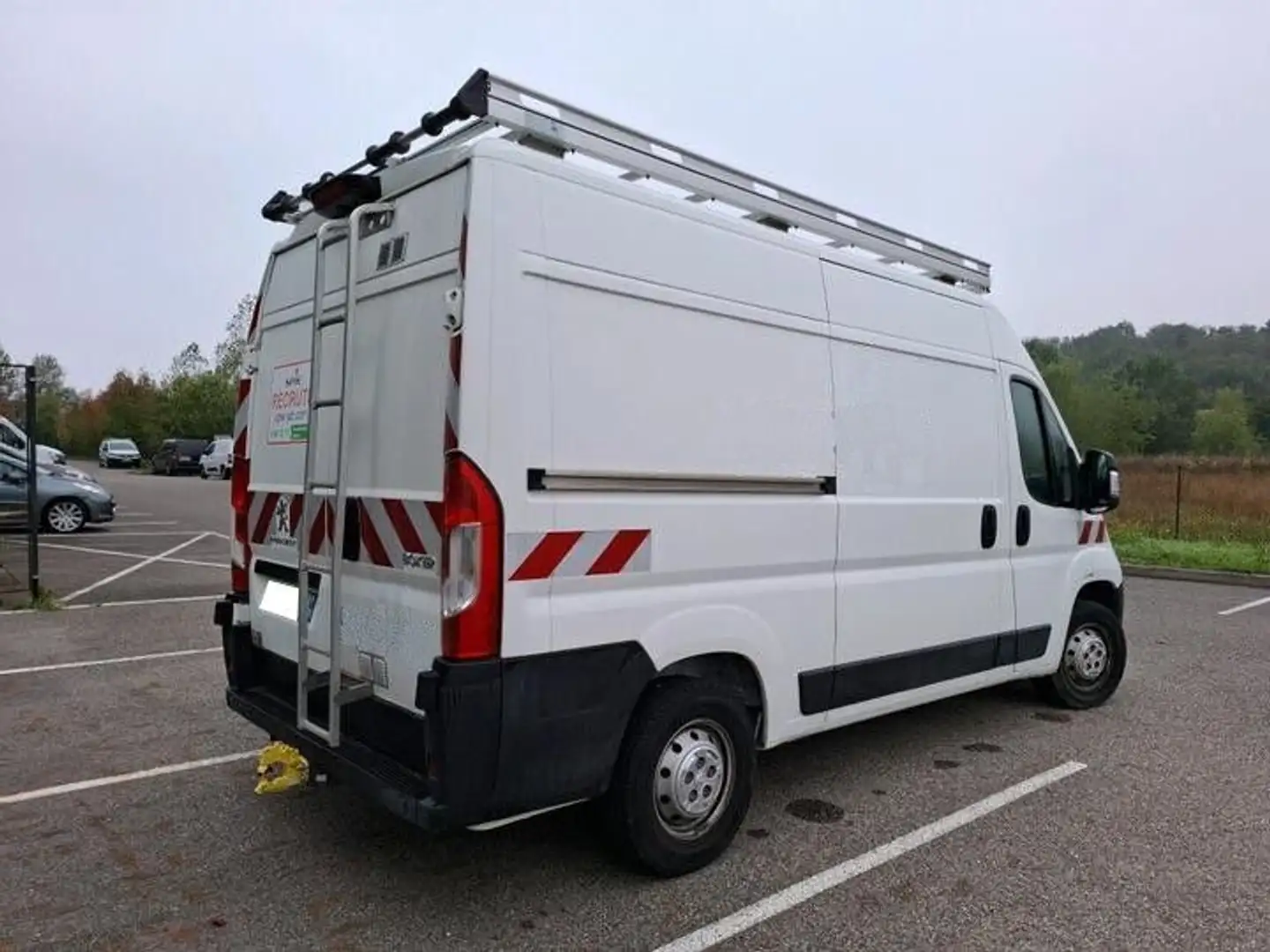 Peugeot Boxer FOURGON 335 L2H2 2.2 BLUEHDI 140 ASPHALT Weiß - 2
